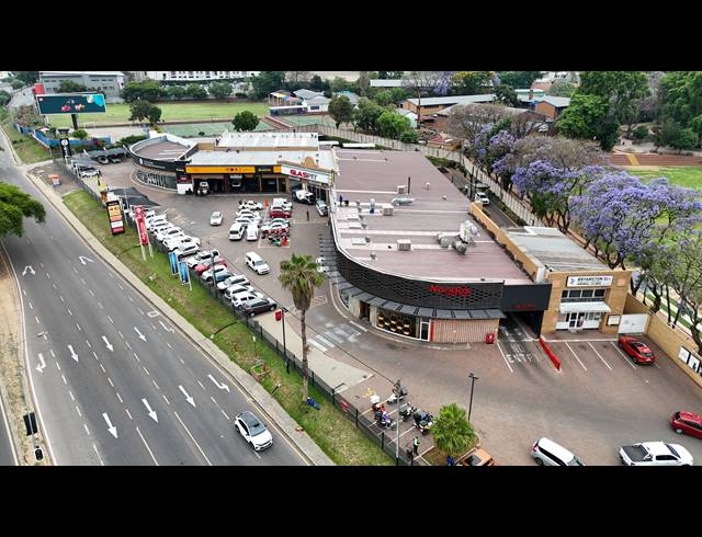 3,776M² RETAIL FOR SALE IN BRYANSTON